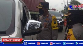 Kapolres Pelabuhan Tanjung Perak bersama Kapolsek Asemrowo pimpin langsung penyekatan arus mudik.