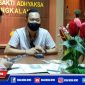 Kasi Intelijen Kejaksaan Negeri Bangkalan (Putu Arya Wibisana) saat menemui awak media.
