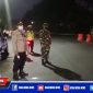 Polsek Asemrowo bersama petugas gabungan saat melakukan penyekatan di Jl. Raya Dupak Rukun, Surabaya.
