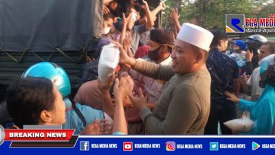 Bupati Sampang Berbagi Ratusan Paket Sembako Kepada Abang Becak