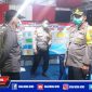 Kapolres Pamekasan didamping PJU Polres saat mengunjungi beberapa titik pos pengamanan ketupat semeru 2021.