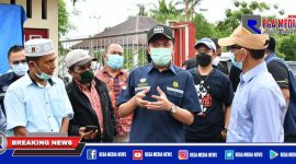 Bupati Aceh Selatan (Tgk Amran) saat bersama Kepala BPH Migas, M. Fanshurullah.