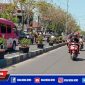 Tampak ruas jalan lintas nasional di wilayah Sampang kota mulai dipadati kendaraan.