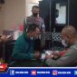 Sopir truk yang terlibat kecelakaan saat bersama anggota Satlantas Polres Pelabuhan Tanjung Perak, Surabaya.