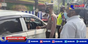 Polsek Krembangan Penyekatan di Pintu Exit Tol Perak Surabaya