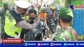 Petugas Gabungan saat melaksanakan operasi yustisi di area Monumen Arek Lancor Pamekasan.
