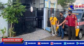 Polisi saat melakukan identifikasi dirumah korban pencurian kendaraan bermotor (curanmor).