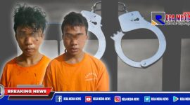 Dua pemuda warga Tambak Asri, Krembangan, Surabaya, saat diamankan di Mapolsek Karangpilang.