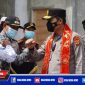 Kapolda Aceh (Irjen Pol Wahyu Widada) di sambut Bupati Aceh Selatan dan sejumlah pejabata saat kunjungan ke Posko PPKM di Gampong Tepi Air.