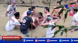 PMI Kec. Kedungdung bersama warga saat menemukan dan mengevakuasi korban tenggelam di sungai Desa Daleman.