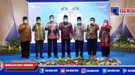 Pose bersama Bupati Sampang (H. Slamet Junaidi) didampingi Forkopimda, Sekdakab dan Kepala Bappelitbangda Kab.Sampang.