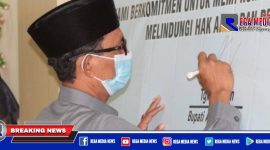 Bupati Aceh Selatan (Tgk Amran) tanda tangani deklarasi kota layak anak.