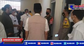Tampak Rektor UTM mendampingi Bupati dan Forkopimda Bangkalan saat mengecek ruangan alternatif isolasi  OTG Covid-19.