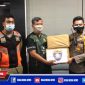 Brigade Bonek saat menerima bingkisan dari Kapolsek Mulyorejo (AKP Ardi Purboyo).
