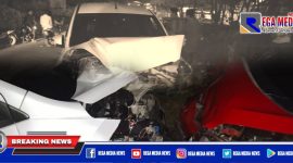 Akibat kecelakaan di Jl. Raya Makboel, Sampang, bagian depan kedua mobil Honda Jazz dan Suzuki Ertiga tampak ringsek.