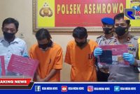 Kapolsek Asemrowo (Kompol Hari Kurniawan) menunjukkan barang bukti yang berhasil disita dari pelaku penyalahgunaan narkoba jenis sabu-sabu.