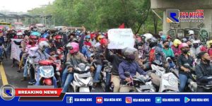 Warga Madura Demo Pemkot Surabaya Protes Tes Swab di Suramadu