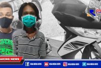 Dua tersangka pembobolan toko celana dan barang bukti kendaraan sepeda motor saat diamankan di Mapolsek Kenjeran, Surabaya.