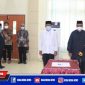 Bupati Aceh Selatan (Tgk Amran) saat melantik sejumlah pejabat.