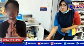 Tersangka BS saat diamankan polisi, tampak karyawan Indomaret menunjukkan tempat penyimpanan rokok yang dibobol.