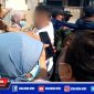 Warga Komplek Perumahan Pangeranan Asri Bangkalan saat menggerebek dan mengusir dua oknum PNS yang diduga selingkuh.