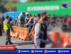 Bundaran Waru Ditutup Total, Sejumlah Pengendara Terjebak Kemacetan