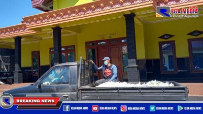 Sisir Warga Sakit, Mathur Husyairi Naiki Mobil Pick Up Bagikan Vitamin