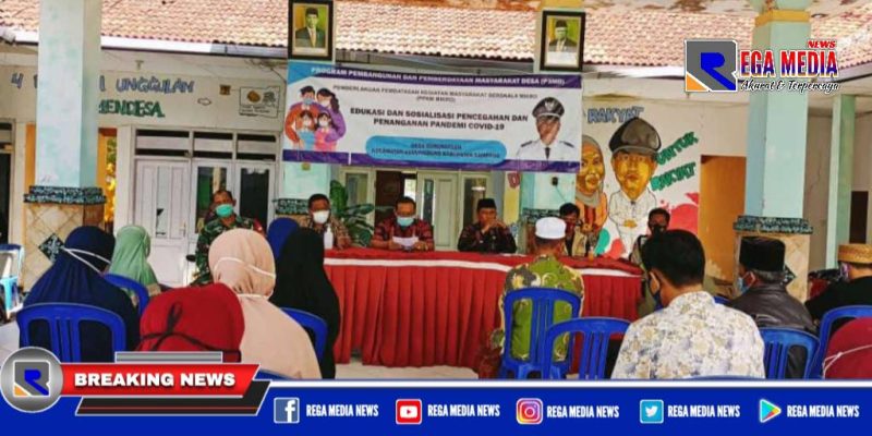 Berlangsungnya kegiatan sosialisasi dan edukasi vaksinasi Covid-19 kepada warga Desa Gunung Eleh, Kecamatan Kedungdung, Sampang.