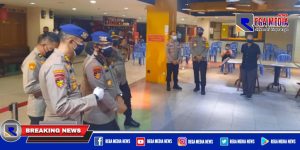 Kakor Polairud Baharkam Polri Tinjau Vaksinasi di Mall Pasar Atum Surabaya