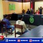 Norul warga Desa Taddan dan Agus Hariyanto Pimpinan Orkes Dangdut saat menjalani sidang Tipiring  di Pengadilan Negeri Sampang.