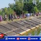 Tampak warga antusias mendatangi lokasi tenggelamnya seorang warga Pandiyangan, Sampang.