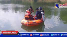 Tim dari BPBD Sampang saat melakukan pencarian terhadap korban tenggelam di Embung, Desa Pandiyangan.