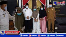 Bupati Sampang bersama Wabup saat menemui keluarga Aulia  Sabrina