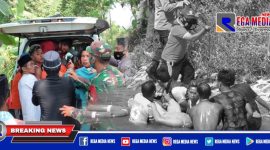 Tampak warga bersama tim BPBD Sampang saat mengevakuasi jasad korban tenggelam di Embung Desa Pandiyangan.