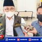 Bupati Bangkalan (R. Abdul Latif Amin Imron) saat diwawancara awak media.