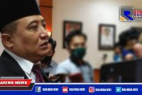 Sekretaris Gugus Tugas Covid-19 Kabupaten Sampang (Yuliadi Setiyawan) saat diwawancara awak media.
