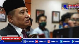Sekretaris Gugus Tugas Covid-19 Kabupaten Sampang (Yuliadi Setiyawan) saat diwawancara awak media.