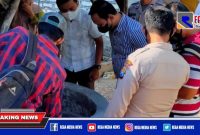 Tampak sejumlah petugas dari kepolisian dan tim BPBD saat berada dilokasi kejadian.