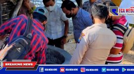 Tampak sejumlah petugas dari kepolisian dan tim BPBD saat berada dilokasi kejadian.