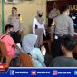 Kapolsek Pabean Cantikan (Kompol Kadek Oka Suparta) pantau langsung masyarakat yang mau vaksinasi.