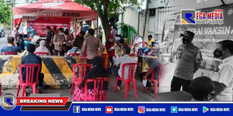 Kapolsek Semampir (Kompol Aryanto Agus) tinjau langsung kegiatan vaksinasi.