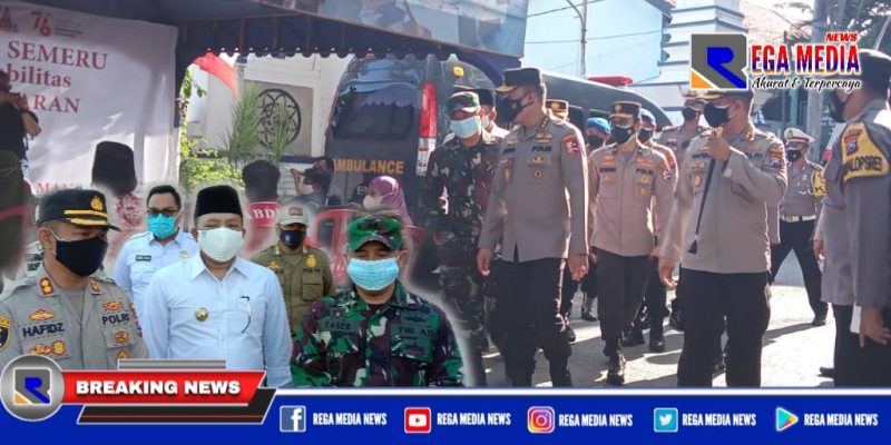 Irwasum Polri (Komjen Drs. Agung Budi Maryoto) saat meninjau gerai vaksinasi presisi didepan Pendopo Bupati Sampang.