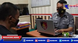 Tersangka (MF) saat diamankan dan diinterogasi penyidik Satreskrim Polres Bangkalan.