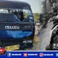 Kendaraan mini bus dan sepeda motor yang terlibat kecelakaan di Jl. Raya Dharma Camplong, Sampang.