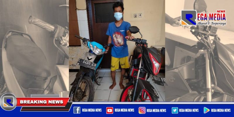 Pelaku curanmor inisial MA beserta barang buktinya diamankan di Mapolsek Kenjeran, Surabaya.