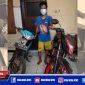 Pelaku curanmor inisial MA beserta barang buktinya diamankan di Mapolsek Kenjeran, Surabaya.