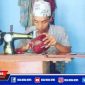 Heru Purwanto, salah satu pengrajin kopiah batik di Sampang.