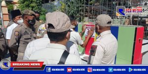 Bangunan Depan Apotek di Sampang Disegel
