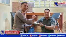 AKP. Firman Widyaputra LS (kiri) dan AKP. Fattah Meilana (Kanan) saat pisah sambut di Mapolsek Robatal.