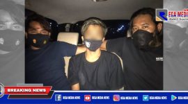 Satu pelaku pembacokan warga Jl. Imam Bonjol, Dalpenang, Sampang, saat diamankan Team Dhemit Satreskrim Polres Sampang.